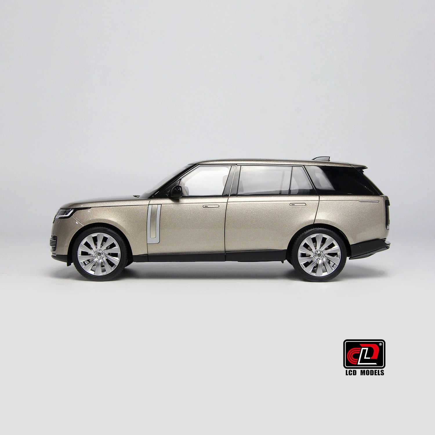 Mô hình xe Lexus 1/18 Land Rover LWB