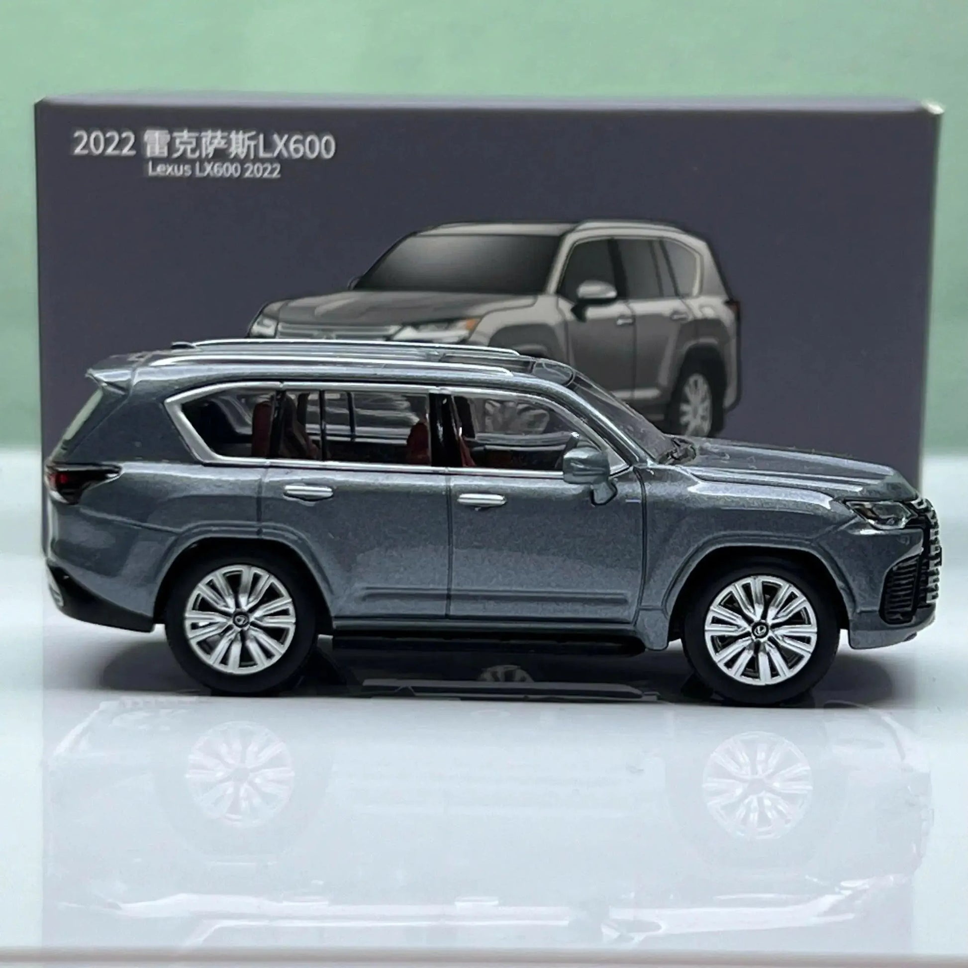 Mô hình xe Lexus LX600 Trắng/Xám 2022