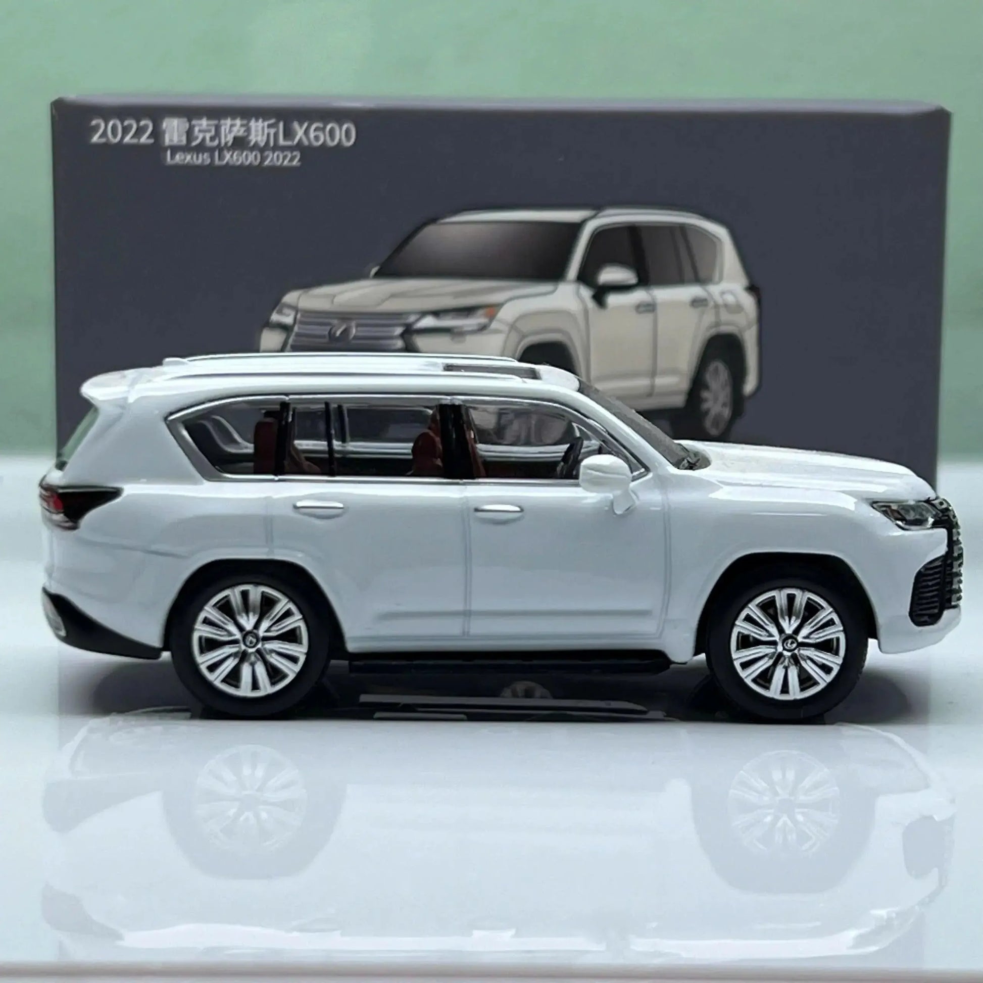 Mô hình xe Lexus LX600 Trắng/Xám 2022
