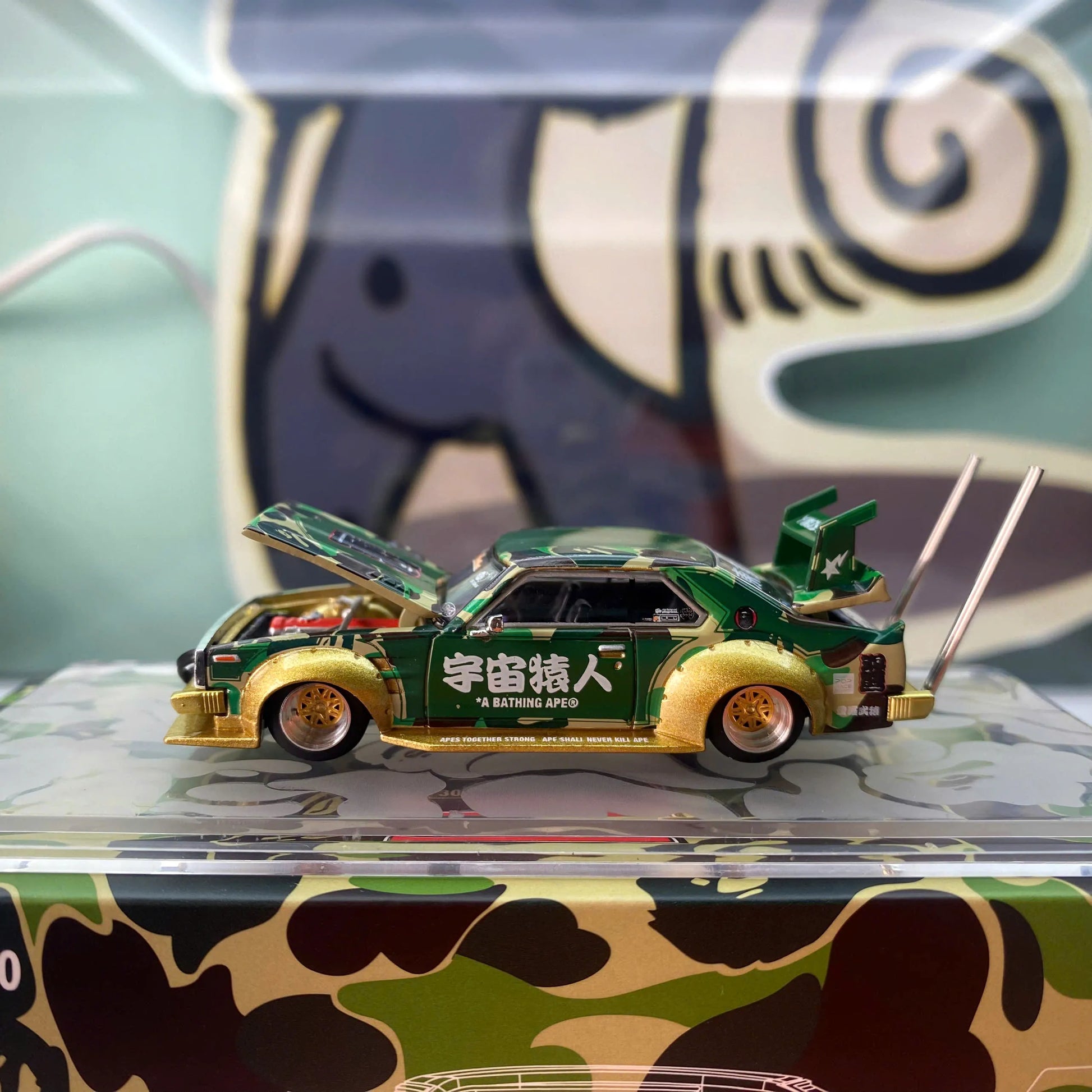 Mô hình xe Nissan Skyline C210 Bosozoku Pop Race x BAPE 1/64
