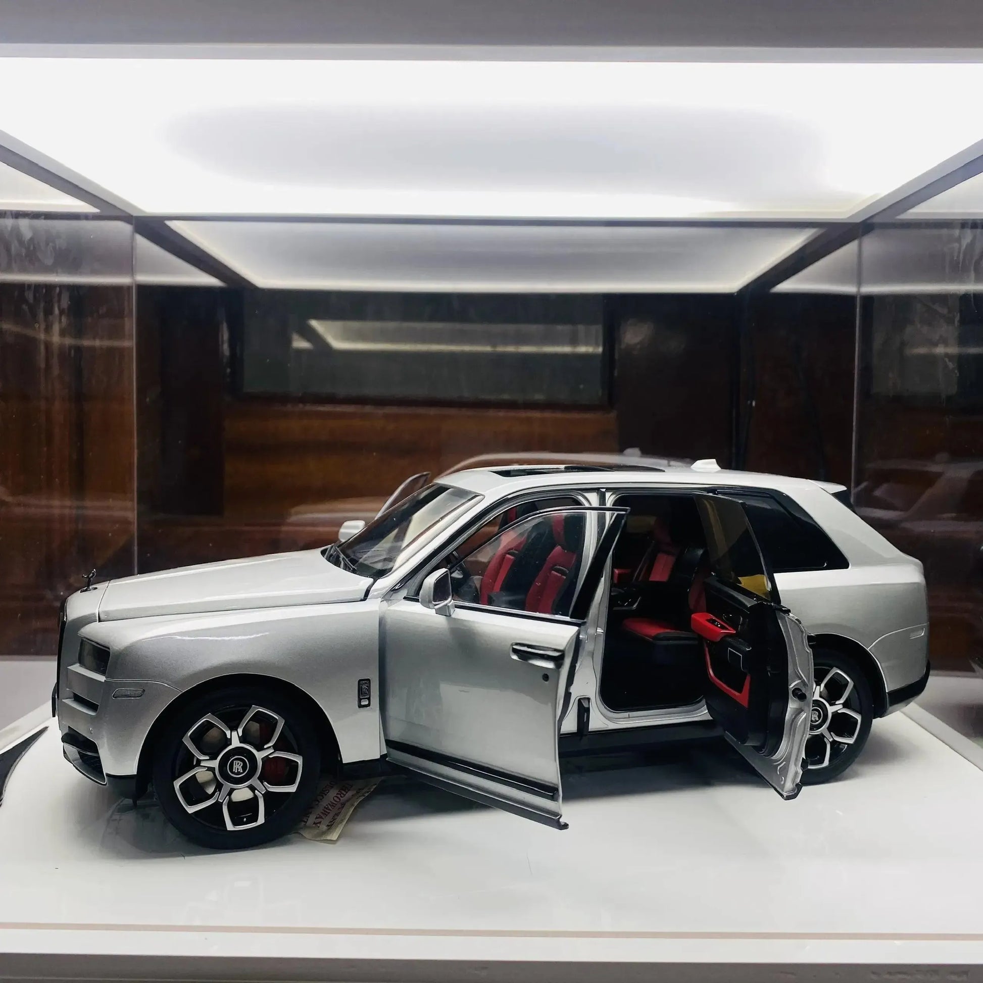 Mô hình xe Roll-Royces Cullinan KengFai 1/18