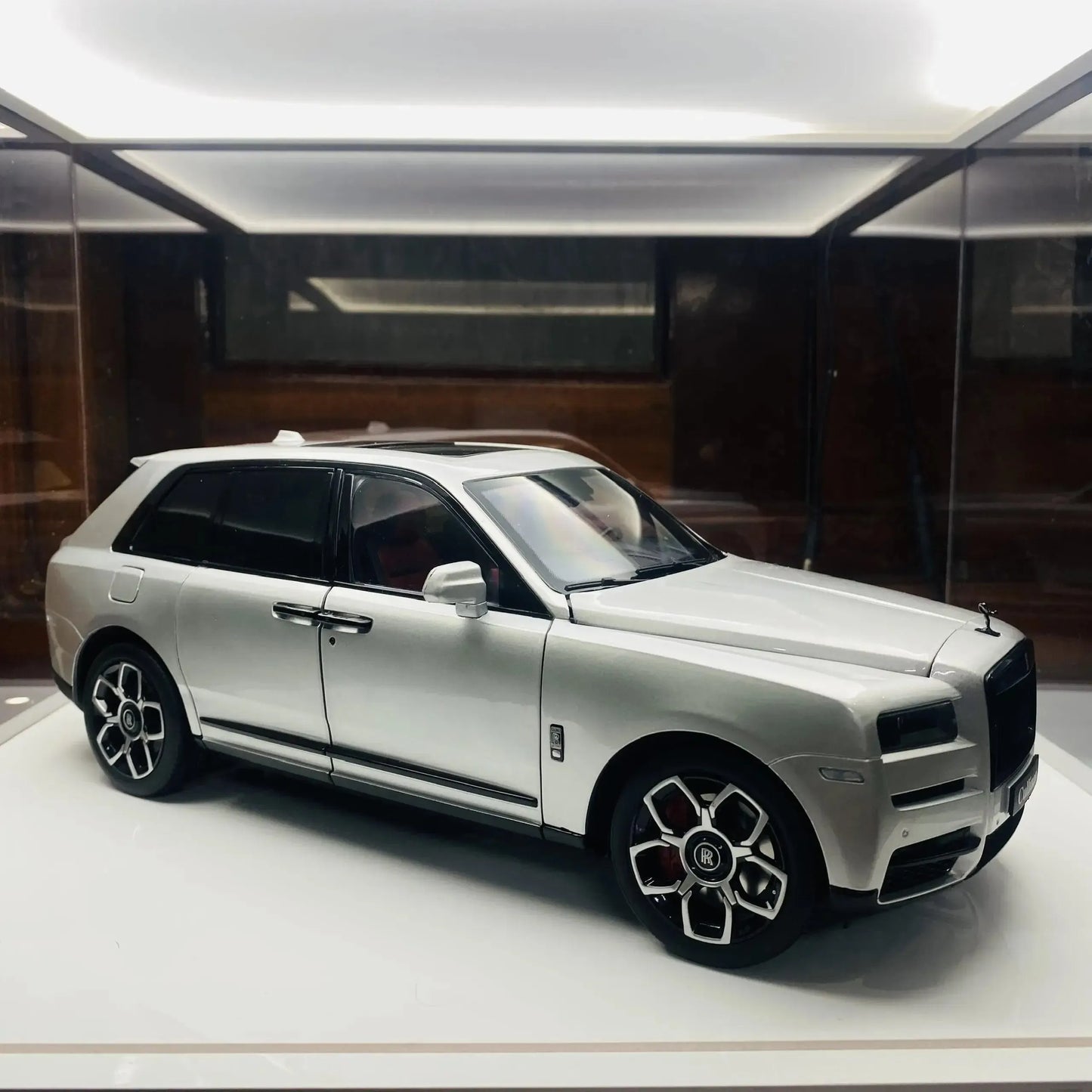 Mô hình xe Roll-Royces Cullinan KengFai 1/18