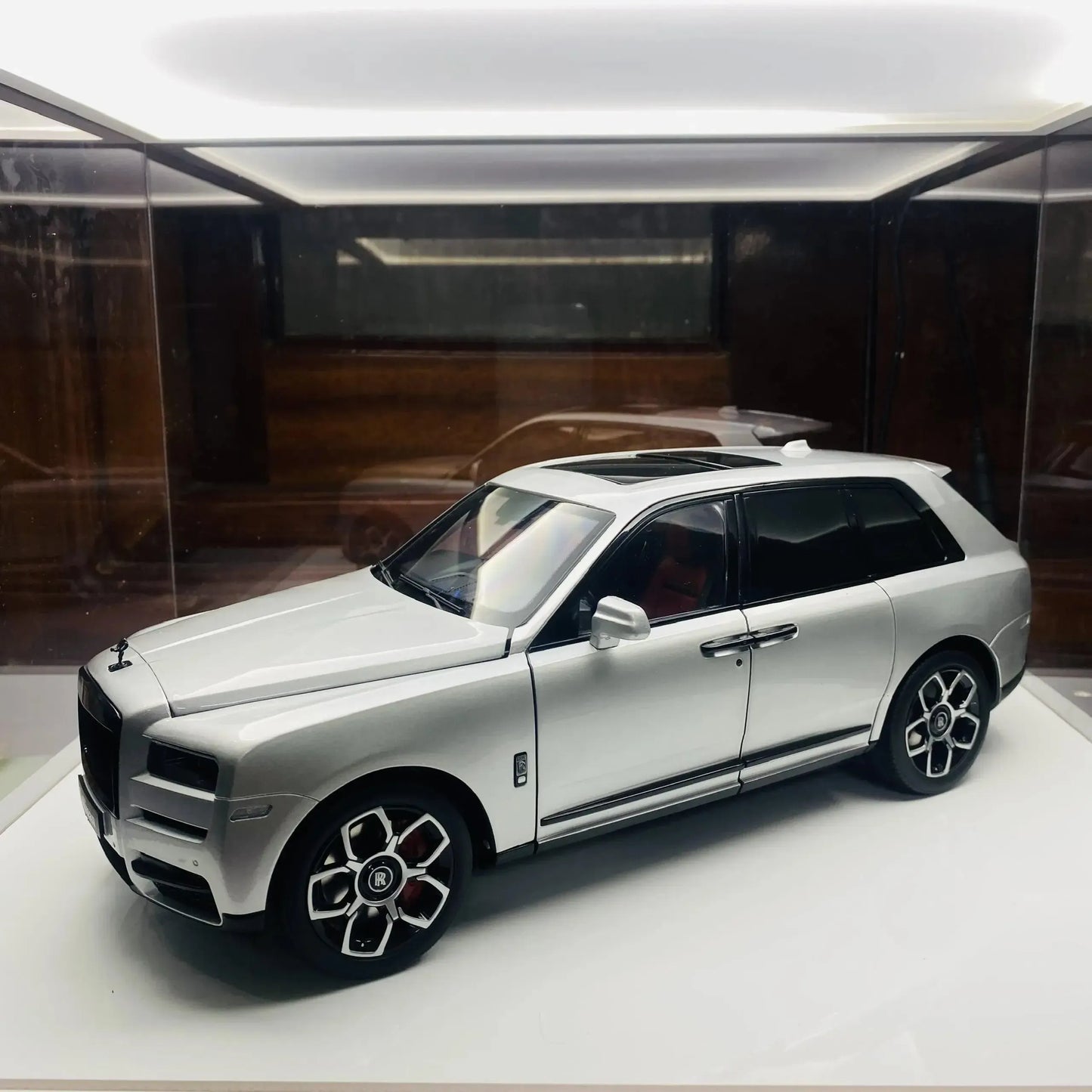 Mô hình xe Roll-Royces Cullinan KengFai 1/18