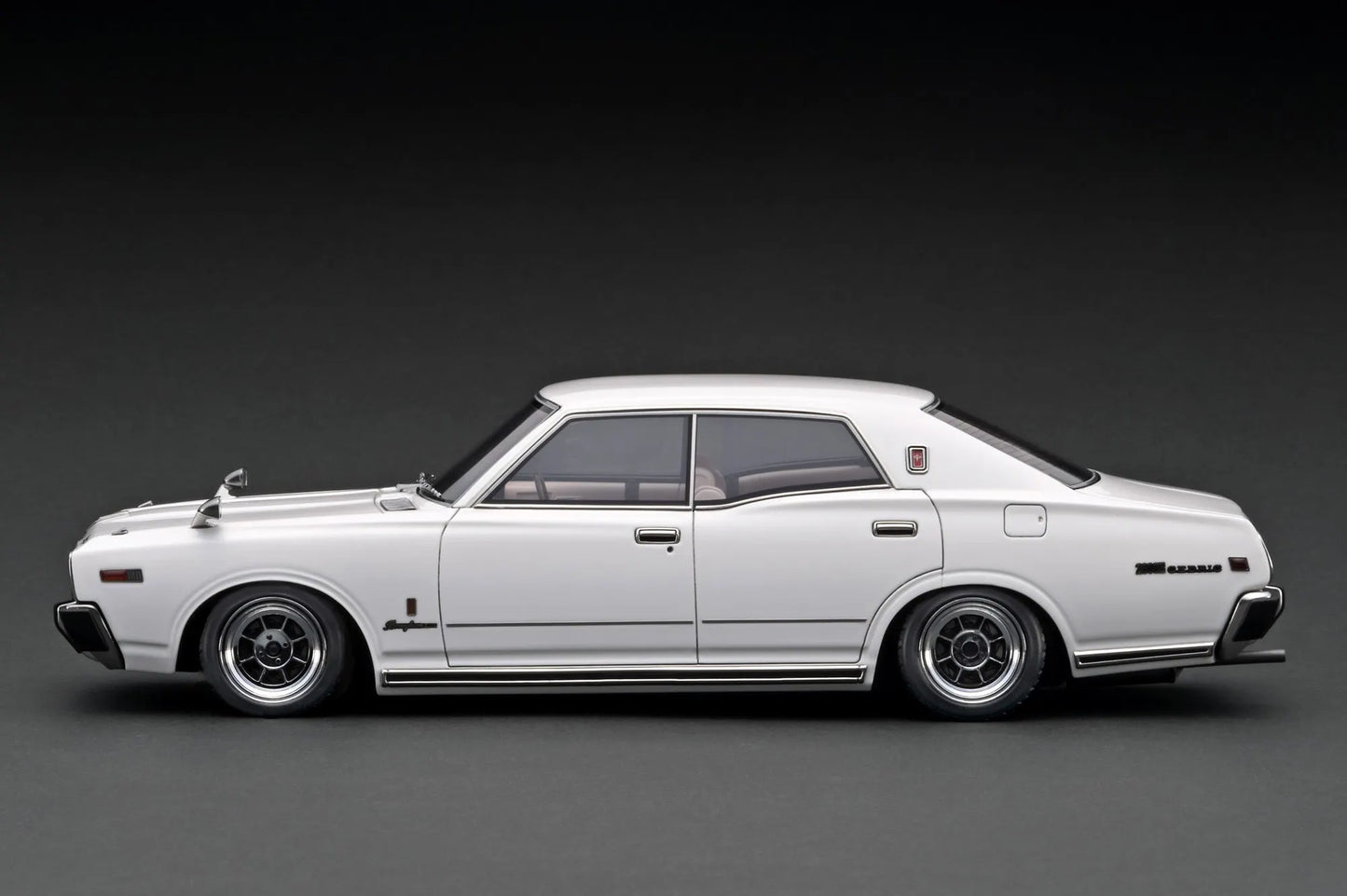 [PRE-SALE Q3/2025] Mô hình xe Ignition Model 1:18 Nissan Cedric Brougham (330) White - IG3561