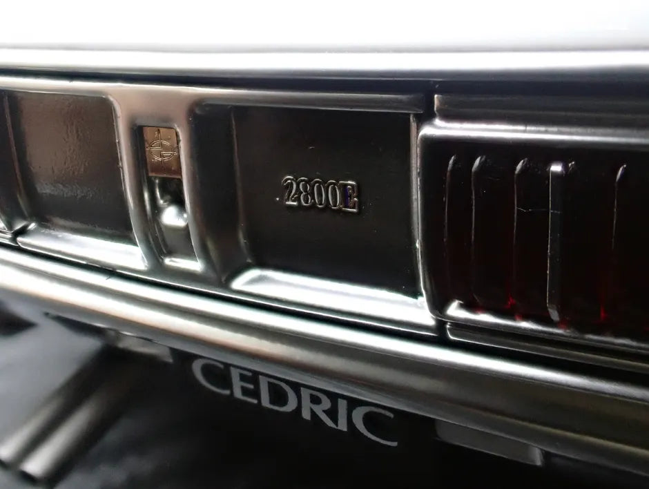 [PRE-SALE Q3/2025] Mô hình xe Ignition Model 1:18 Nissan Cedric Brougham (330) White - IG3561