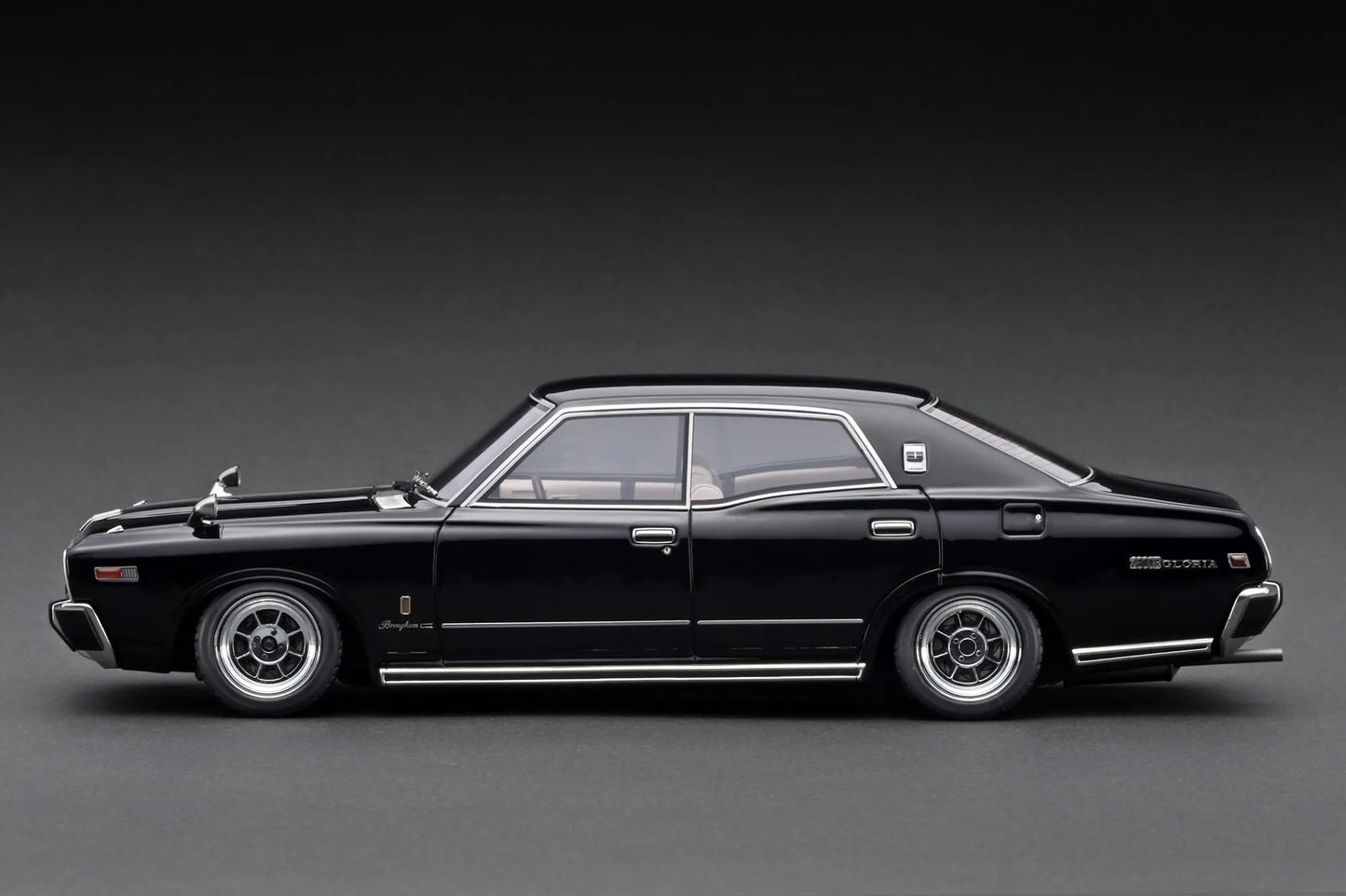 [PRE-SALE Q3/2025] Mô hình xe Ignition Model 1:18 Nissan Gloria Brougham (330) Black - IG3555