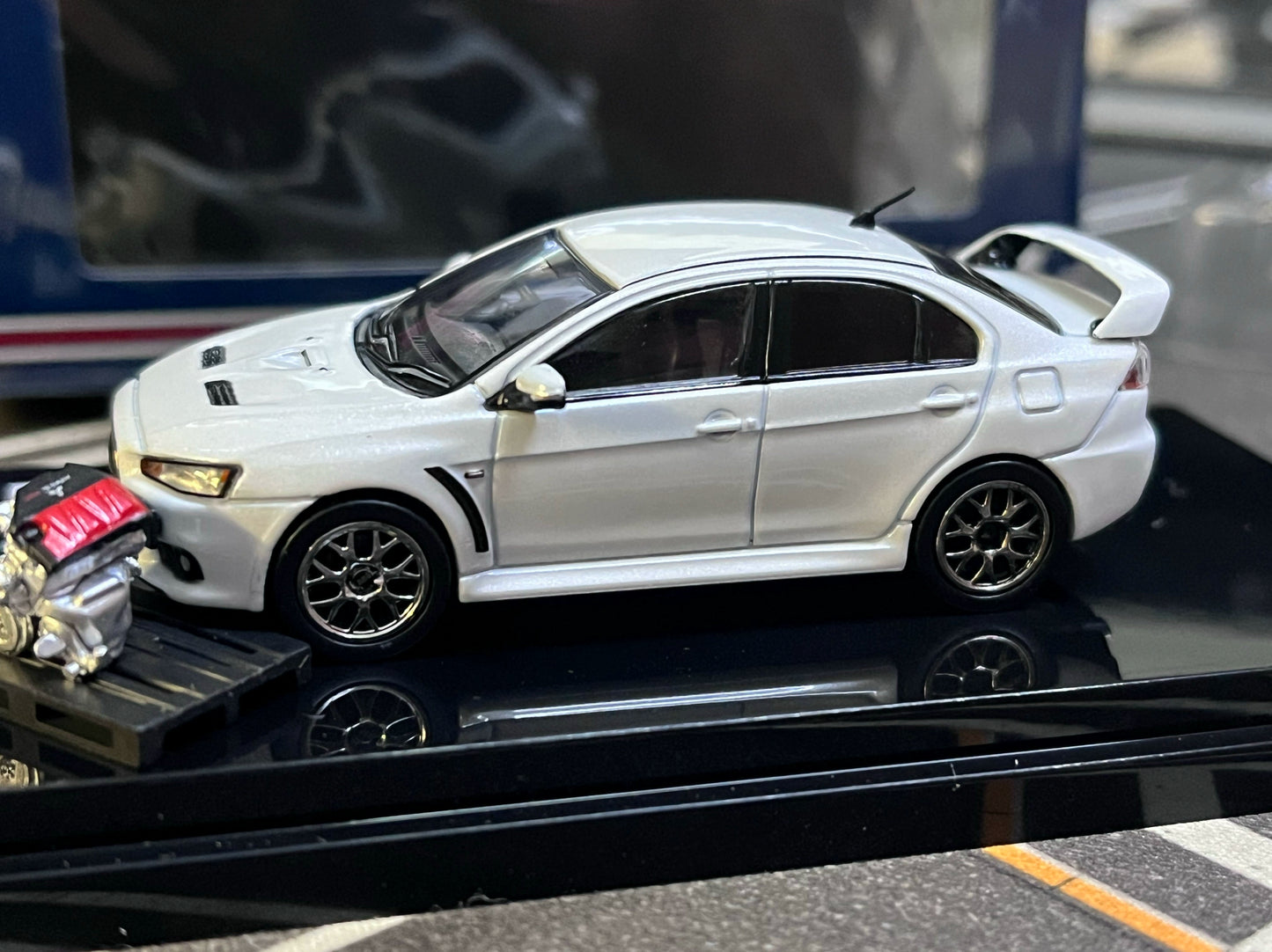 Mô hình xe Hobby Japan 1/64 Mitsubishi Evo10th generation with engine LANCER