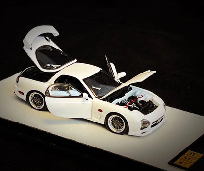 Mô hình xe PGM 1:64 Mazda RX-7 (FD3S) in White Standard Square Base Version / PGM-640803A