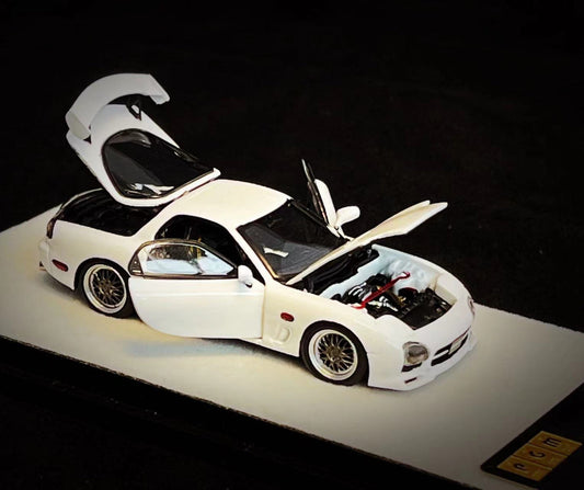 Mô hình xe PGM 1:64 Mazda RX-7 (FD3S) in White Standard Square Base Version / PGM-640803A