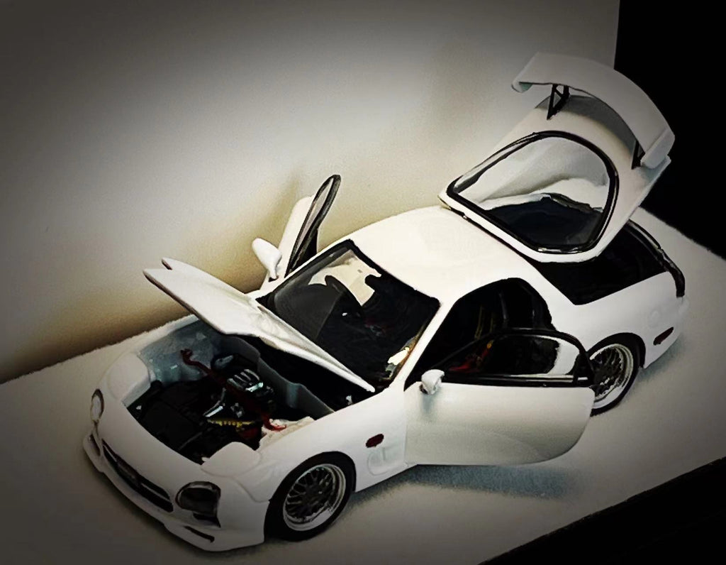 Mô hình xe PGM 1:64 Mazda RX-7 (FD3S) in White Standard Square Base Version / PGM-640803A
