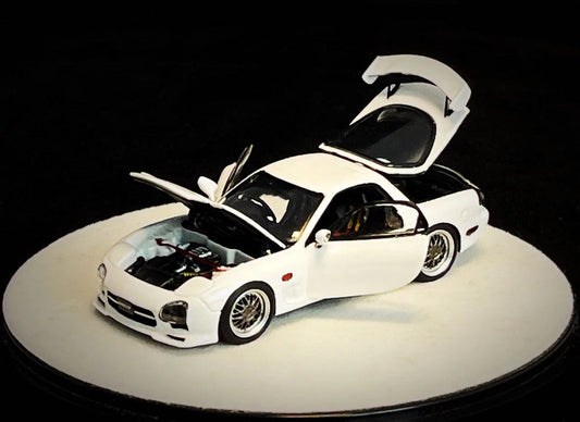 Mô hình xe PGM 1:64 Mazda RX-7 (FD3S) in White Luxury Round Base Version / PGM-640803B