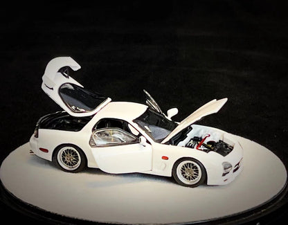 Mô hình xe PGM 1:64 Mazda RX-7 (FD3S) in White Luxury Round Base Version / PGM-640803B