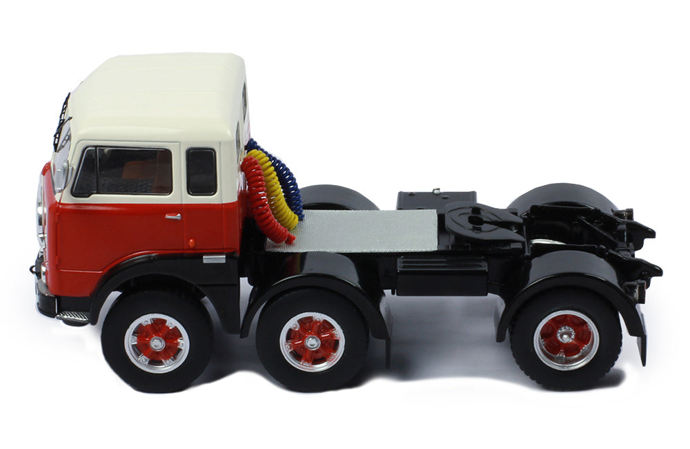 Mô hình xe đầu kéo IXO 1:43 Fiat 690 T1 1962 Red And White - TR101