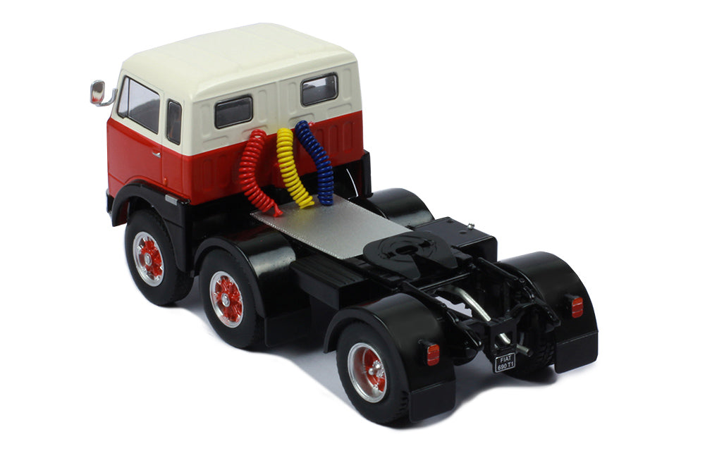 Mô hình xe đầu kéo IXO 1:43 Fiat 690 T1 1962 Red And White - TR101