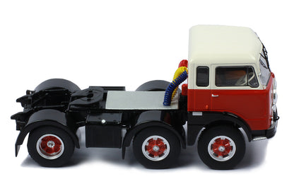 Mô hình xe đầu kéo IXO 1:43 Fiat 690 T1 1962 Red And White - TR101