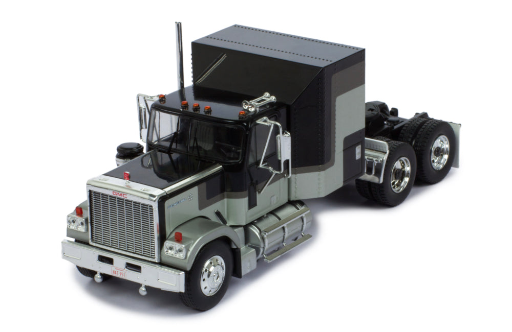 Mô hình xe đầu kéo IXO 1:43 Gmc General 1980 Black And Silver - TR117