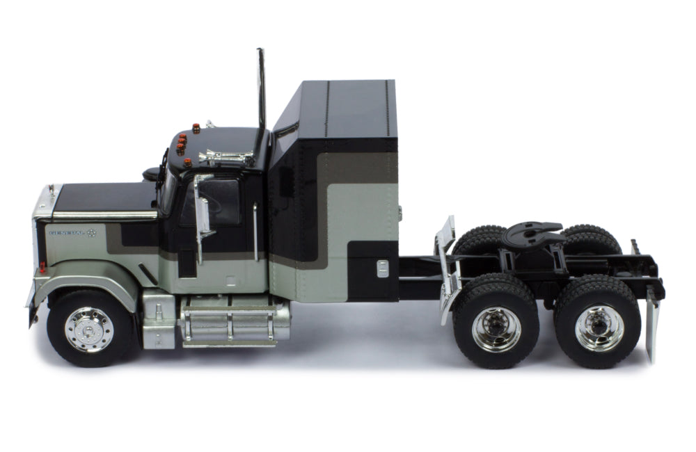 Mô hình xe đầu kéo IXO 1:43 Gmc General 1980 Black And Silver - TR117