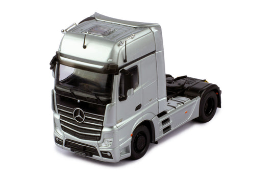Mô hình xe đầu kéo IXO 1:43 Mercedes-Benz Actros Mp4 Silver - TR124.22