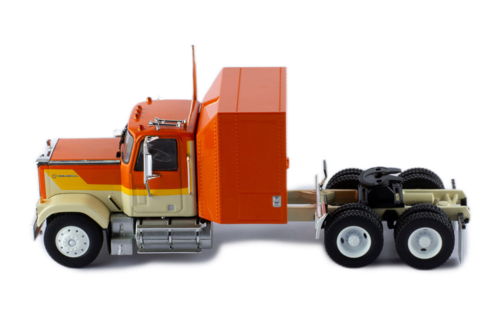 Mô hình xe đầu kéo IXO 1:43 Gmc General 1980 Beige And Orange Stripes - TR129.22