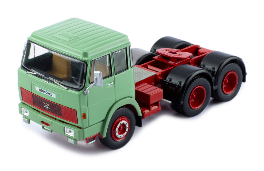 Mô hình xe đầu kéo IXO 1:43 Henschel Hs 19 Ts 1966 Green - TR151.22