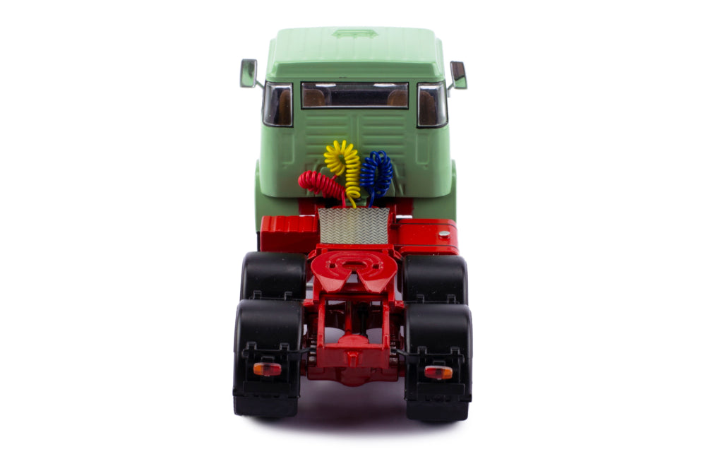 Mô hình xe đầu kéo IXO 1:43 Henschel Hs 19 Ts 1966 Green - TR151.22
