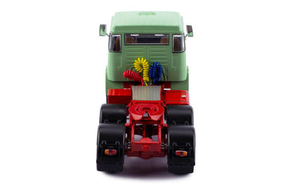 Mô hình xe đầu kéo IXO 1:43 Henschel Hs 19 Ts 1966 Green - TR151.22
