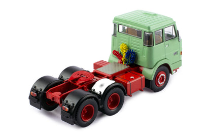 Mô hình xe đầu kéo IXO 1:43 Henschel Hs 19 Ts 1966 Green - TR151.22