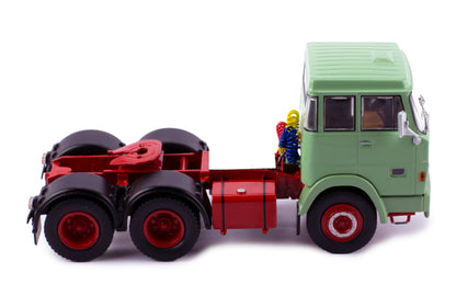 Mô hình xe đầu kéo IXO 1:43 Henschel Hs 19 Ts 1966 Green - TR151.22