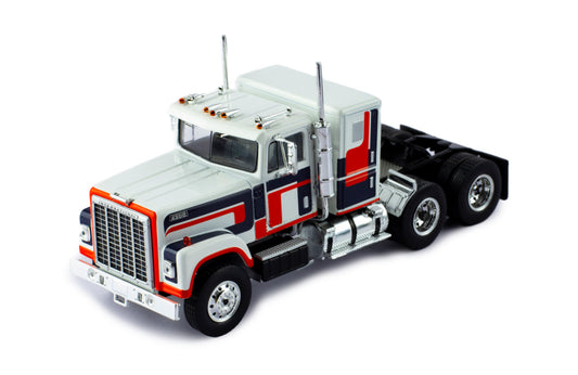 Mô hình xe đầu kéo IXO 1:43 International Transtar 4300 1980 White With Stripes - TR153.22