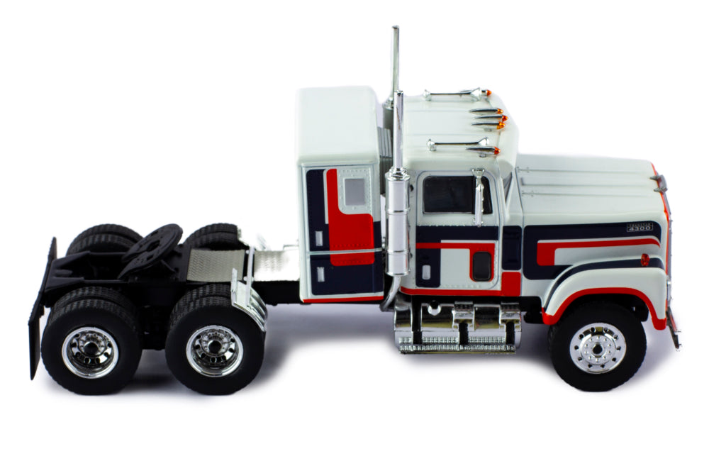 Mô hình xe đầu kéo IXO 1:43 International Transtar 4300 1980 White With Stripes - TR153.22
