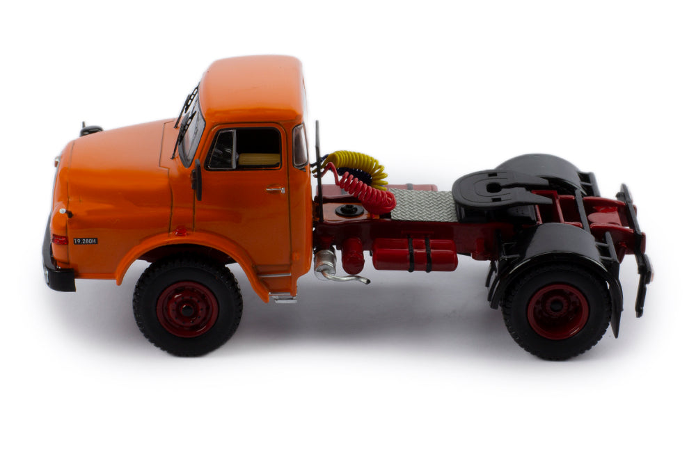 Mô hình xe đầu kéo IXO 1:43 Man 19.280H 1971 Orange - TR155.22