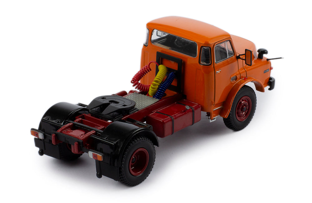 Mô hình xe đầu kéo IXO 1:43 Man 19.280H 1971 Orange - TR155.22