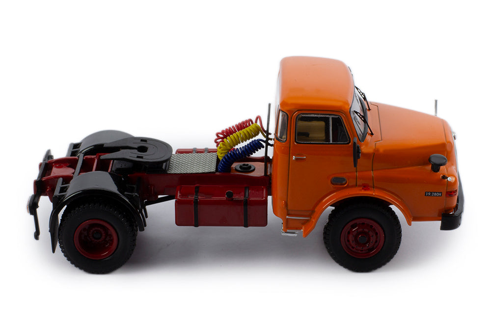 Mô hình xe đầu kéo IXO 1:43 Man 19.280H 1971 Orange - TR155.22