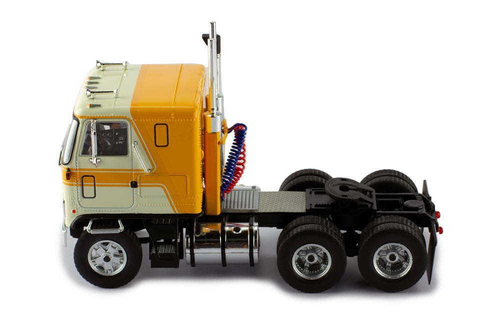 Mô hình xe đầu kéo IXO 1:43 Gmc Astro 95 1970 White And Yellow - TR167.22