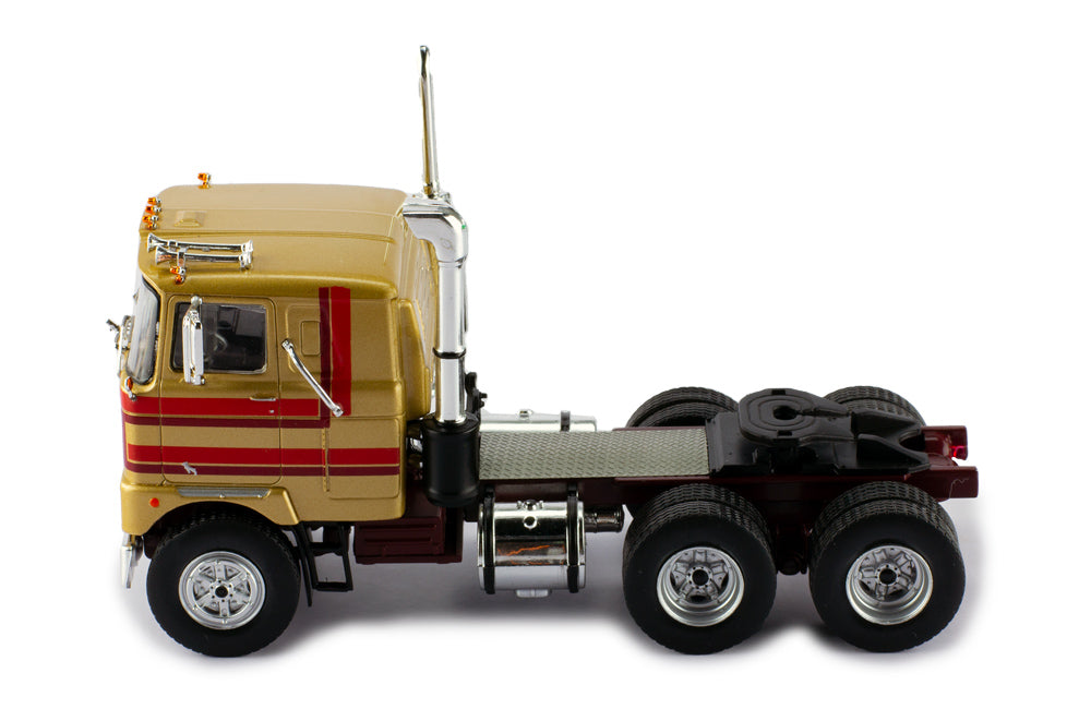 Mô hình xe đầu kéo IXO 1:43 Mack Serie F 1977 Metallic Beige - TR168.22