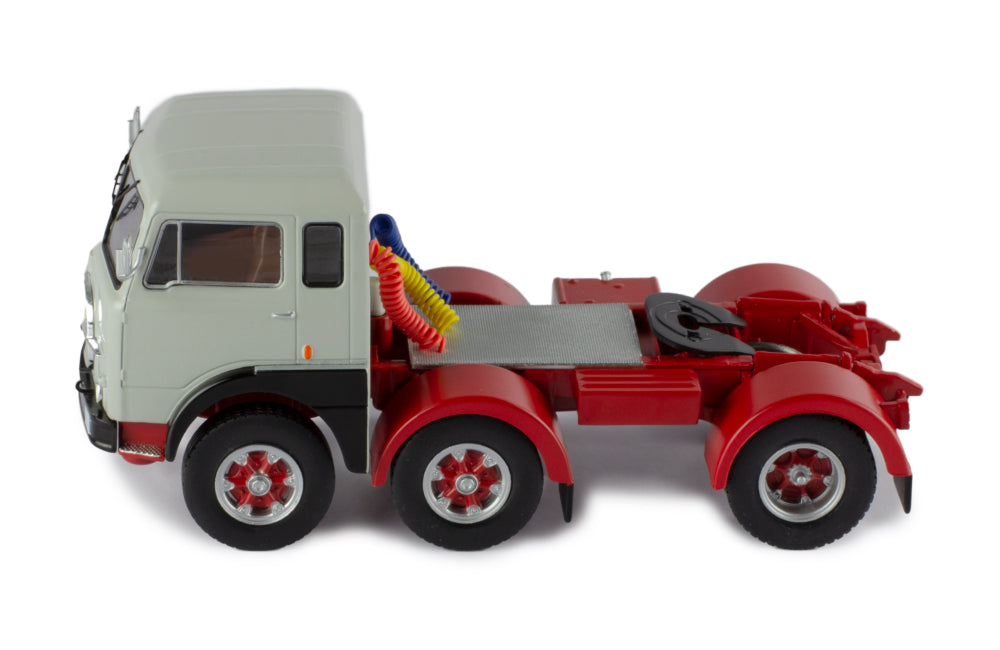 Mô hình xe đầu kéo IXO 1:43 Fiat 690 T1 1961 Grey - TR176.22