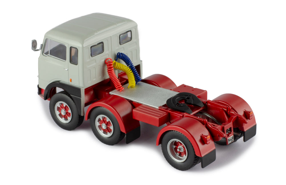 Mô hình xe đầu kéo IXO 1:43 Fiat 690 T1 1961 Grey - TR176.22