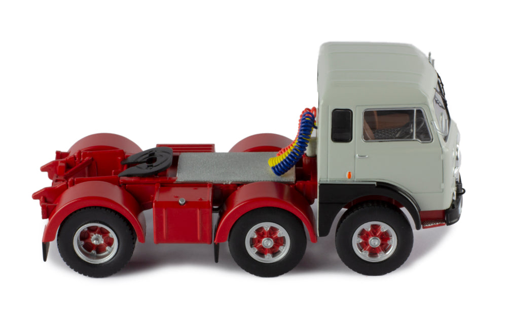 Mô hình xe đầu kéo IXO 1:43 Fiat 690 T1 1961 Grey - TR176.22