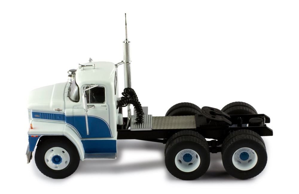 Mô hình xe đầu kéo IXO 1:43 Dodge Lcf Ct900 1960 White And Blue - TR185.22
