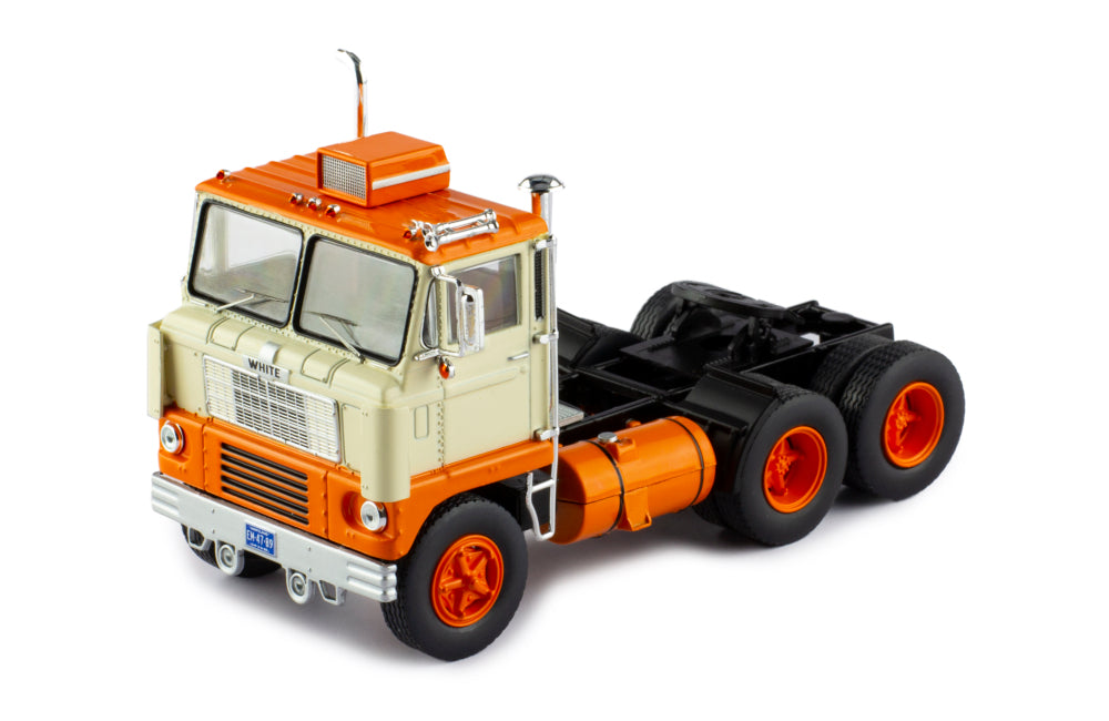 Mô hình xe đầu kéo IXO 1:43 White 7400 1960 Beige - TR188.22