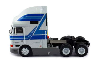 Mô hình xe đầu kéo IXO 1:43 International Eagle Cabover 1995 White And Blue - TR190.22