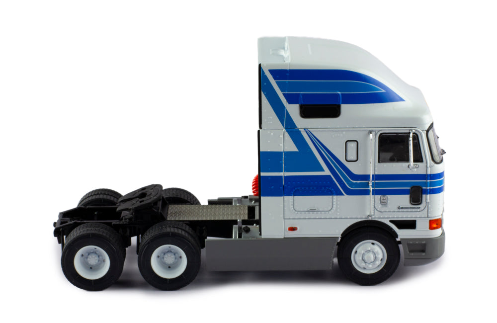 Mô hình xe đầu kéo IXO 1:43 International Eagle Cabover 1995 White And Blue - TR190.22