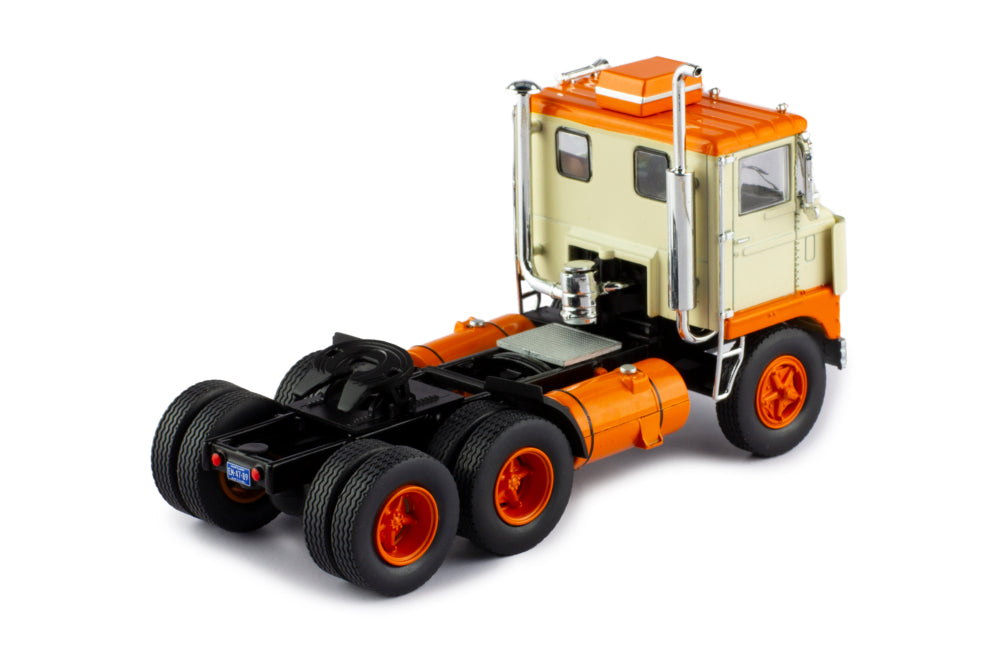 Mô hình xe đầu kéo IXO 1:43 Berliet Tr 350 1978 Red With Stripes - TR194.22