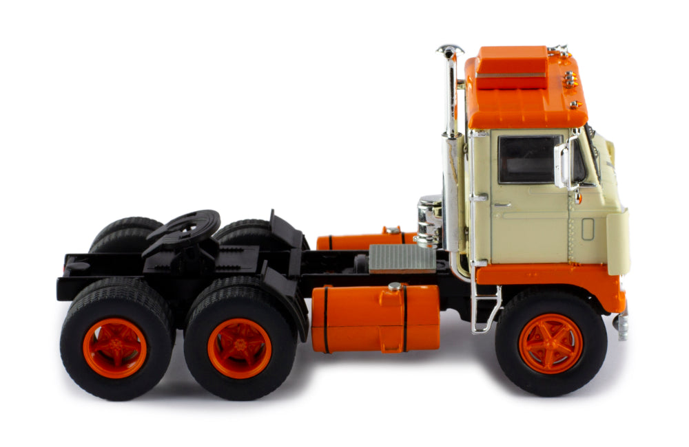 Mô hình xe đầu kéo IXO 1:43 Berliet Tr 350 1978 Red With Stripes - TR194.22