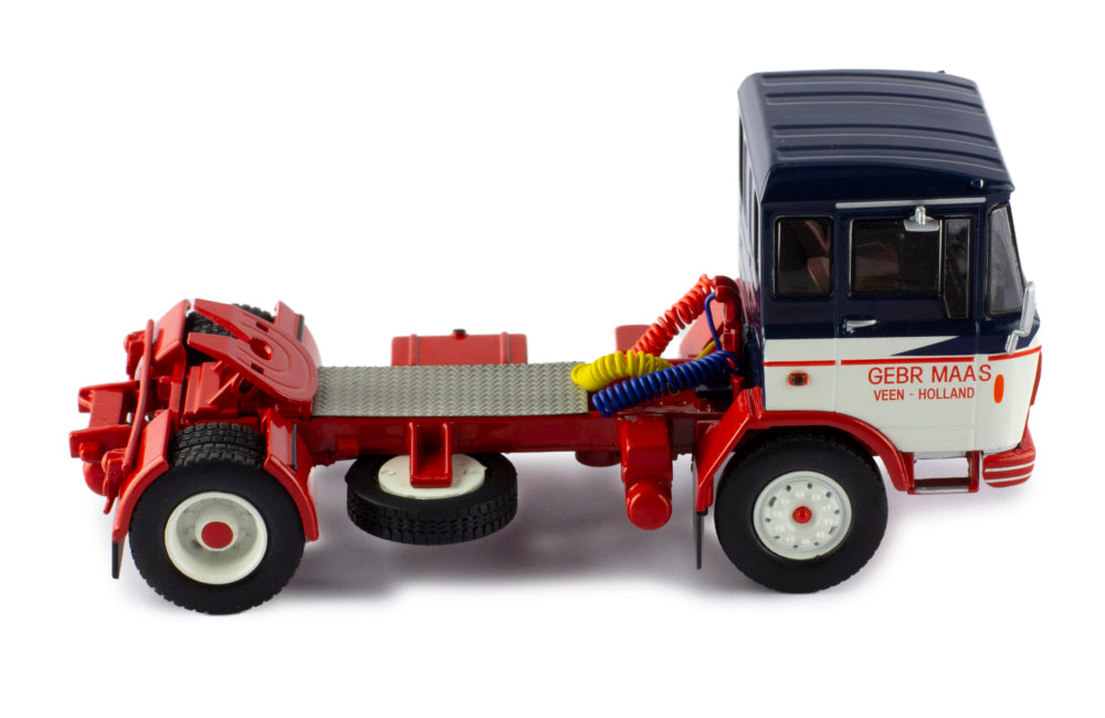 Mô hình xe đầu kéo IXO 1:43 Daf 2600 1970 Blue, White And Red - TR195.22
