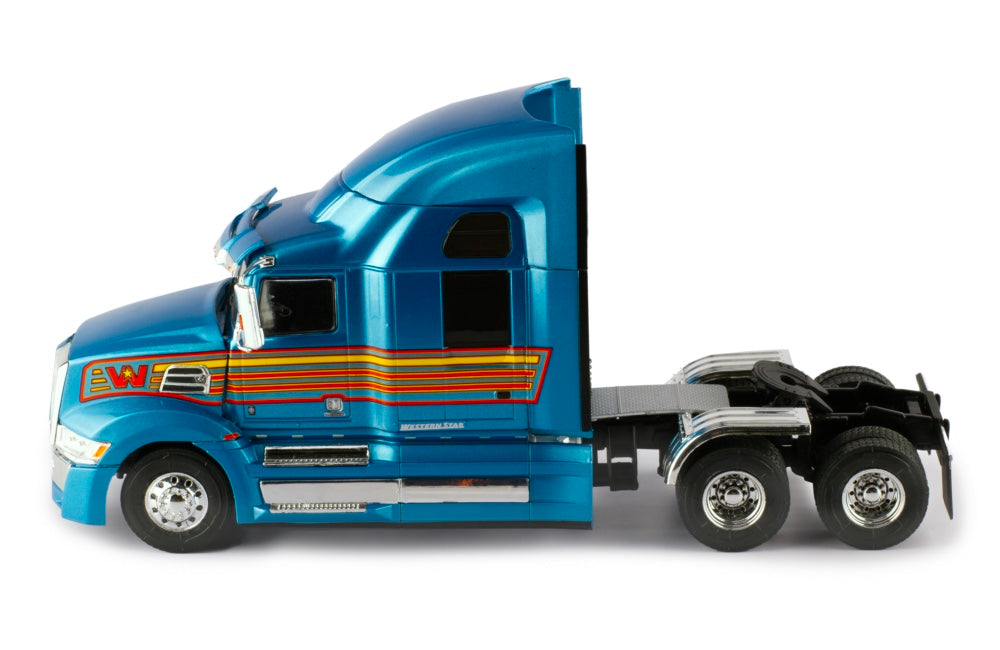 Mô hình xe đầu kéo IXO 1:43 Western Star 5700 Ex 2016 Light Metallic Blue - TR204.22