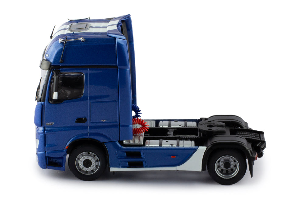 Mô hình xe đầu kéo IXO 1:43 Mercedes-Benz Actros Mp4 Metallic Blue - TR206.22