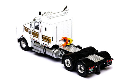 Mô hình xe đầu kéo IXO 1:43 Freightliner Coronado 2012 White And Gold - TR210.22