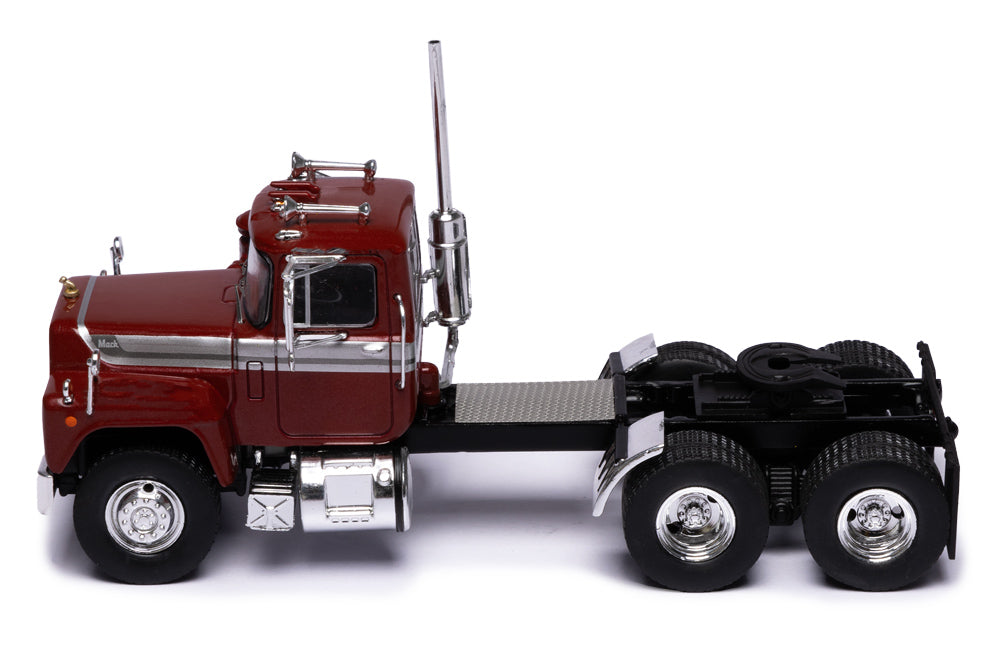 Mô hình xe đầu kéo IXO 1:43 Mack R-Series 1966 Metallic Red - TR212.22