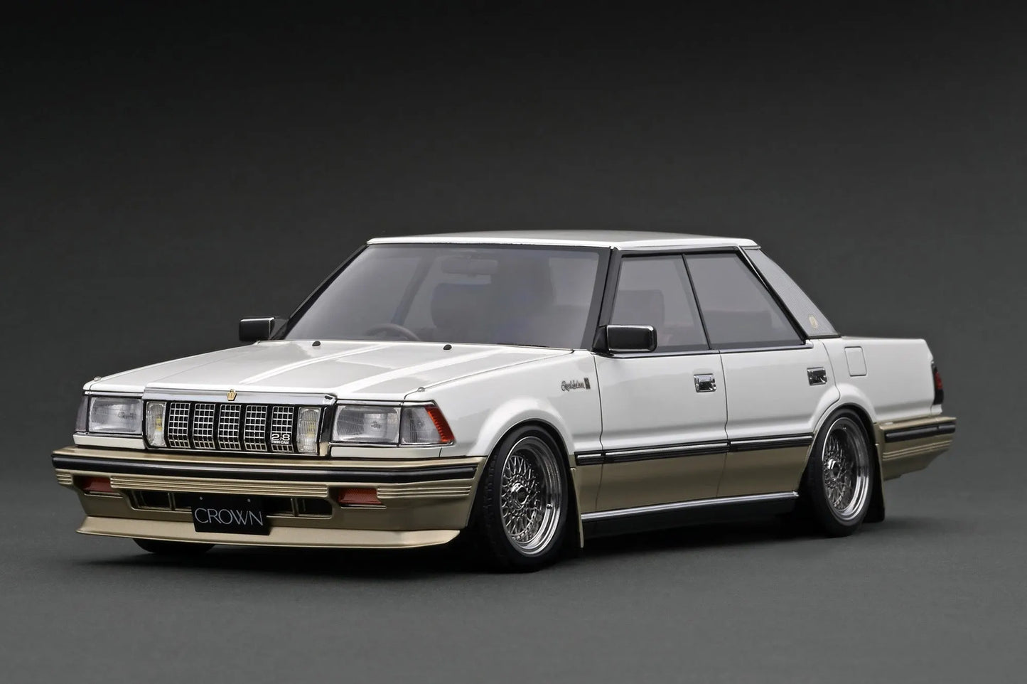 [PRE-SALE Q3/2025] Mô hình xe Ignition Model 1:18 Toyota Crown 2.8 Royal Saloon G (120) Pearl White/Gold - IG3825